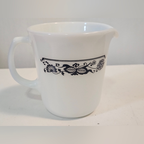 Vintage PYREX Old Town blue 5 piece set. Includes 4 mugs and 1 creamer - Picture 12 of 13